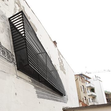 André Deloar 2012  |  Alpine Backyard  |  10 x 3 m  |  Malerei und Installation